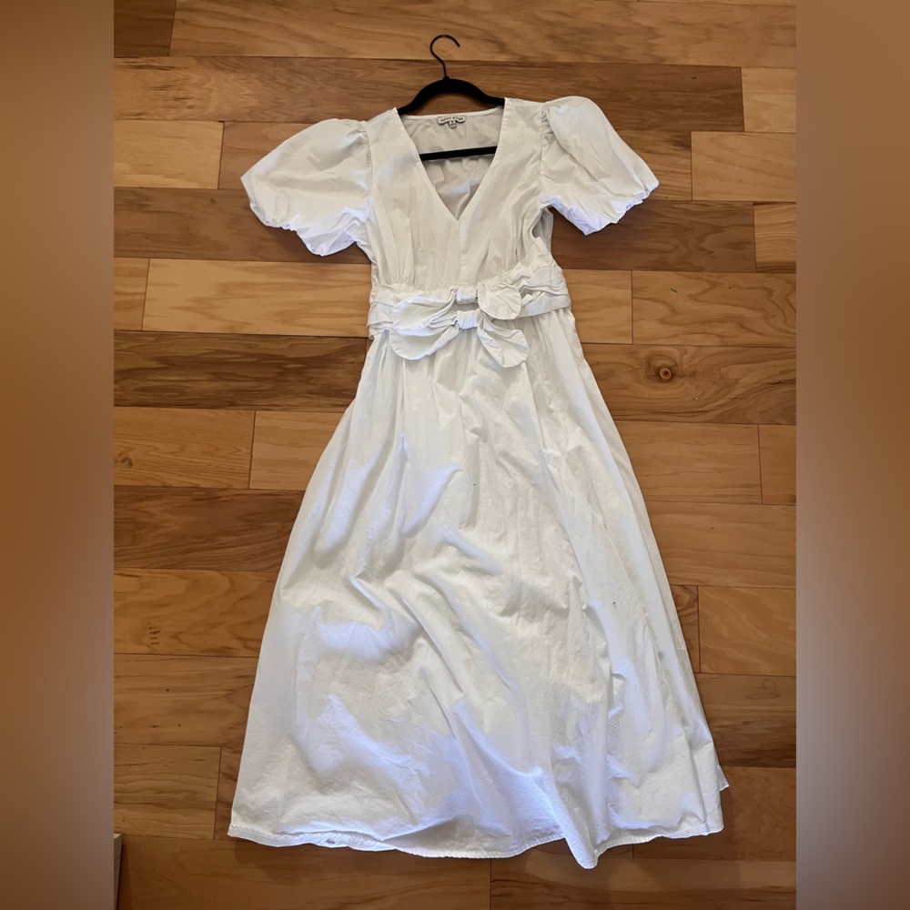 Elegant White Dress with Bow Detail